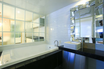 Premier Hotel Xym Hotel 2*